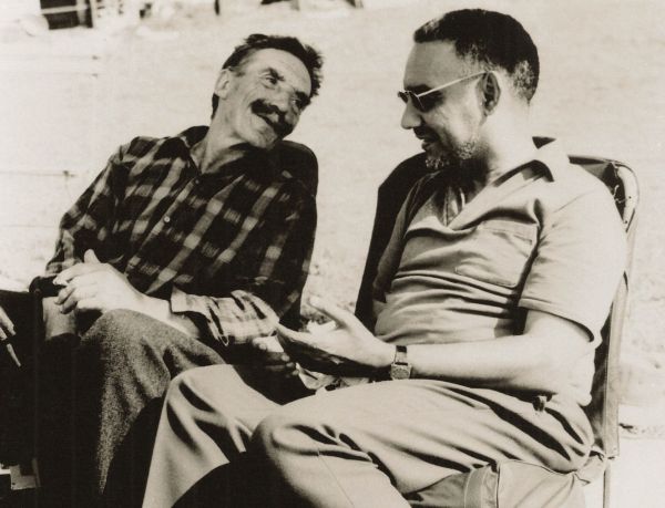 1 - La complicité entre Henri et Moktar un nomade du désert