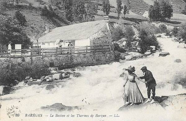 1925-Le Bastan et les Thermes de Barzun, avec un toit en chaume
