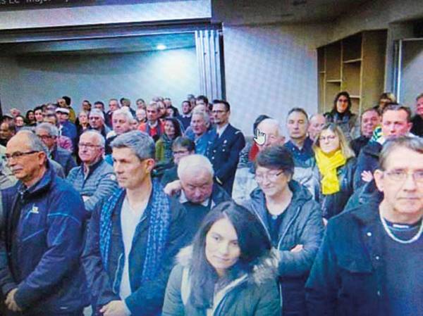 L’assemblée muette, attentive