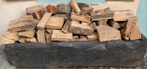 Le père d’Anne-Marie tenait à ce que la provision de bois...