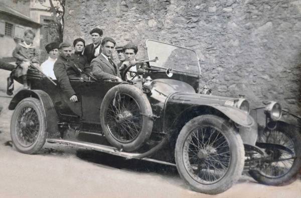 Emile Lavantès au volant de la toute première De Dion Bouton...