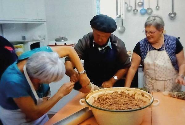 «&nbsp;Milou&nbsp;» prépare les farcis pour la garbure...