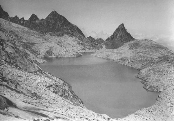 Photo 1 : Lac grand d’Ardiden. Photo prise par mon Grand-Père...