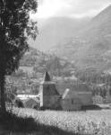 Église d’Esquièze prise à l’époque depuis le chemin de Vizos
